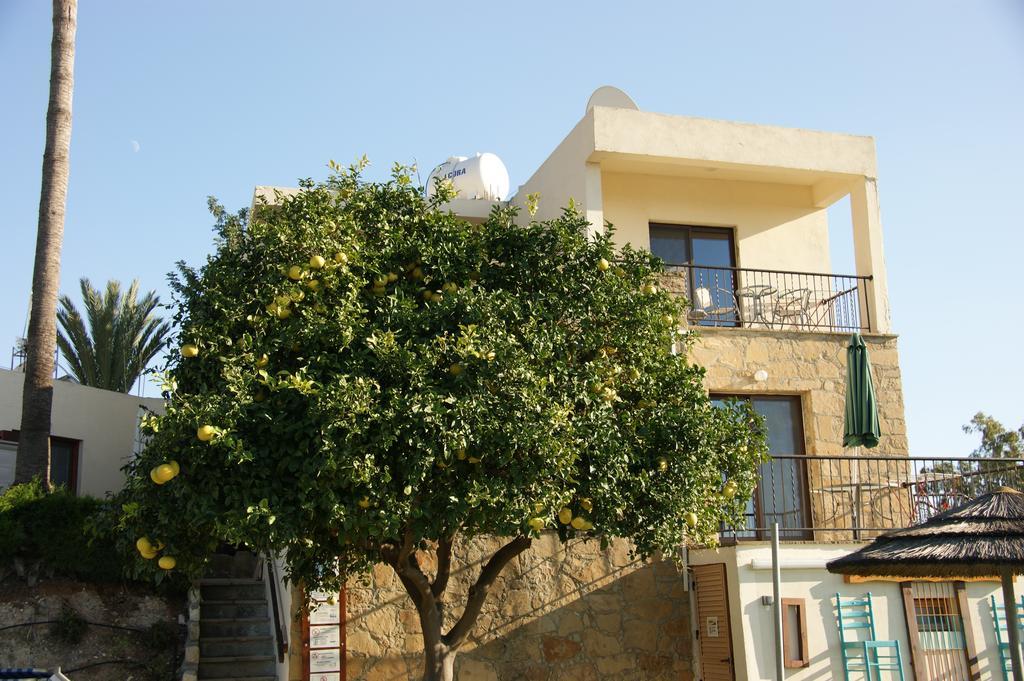 George Houses Pentakomo Rum bild