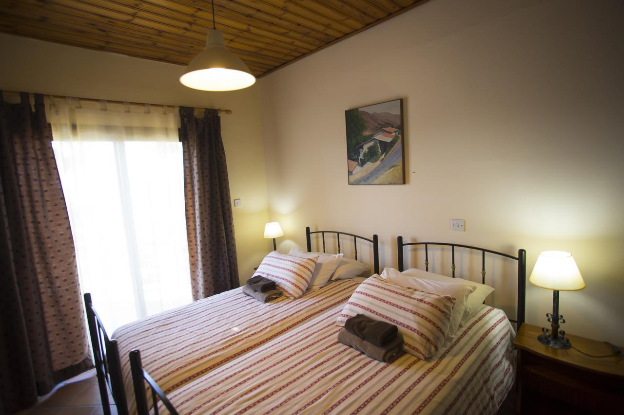 George Houses Pentakomo Rum bild