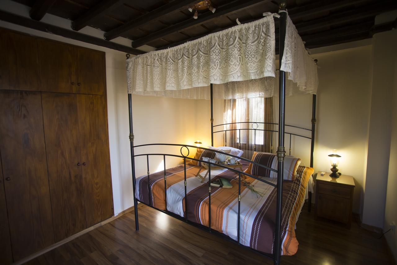 George Houses Pentakomo Rum bild